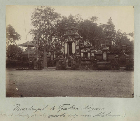 Dewatempel at Tjakra Negara during Lombok expedition 1894, Christiaan Johan Neeb (attributed to), in or after 1894 Canvas Print