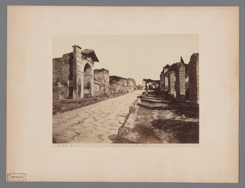 View of the Porta Ercolano in Pompeii, Italy, Giorgio Sommer (attributed to), 1857 - 1875 Canvas Print