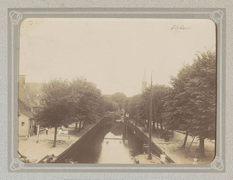 Gracht in Sloten (Friesland), aan de horizon een kerktoren, Folkert Idzes de Jong, c. 1905 - c. 1907 Canvas Print