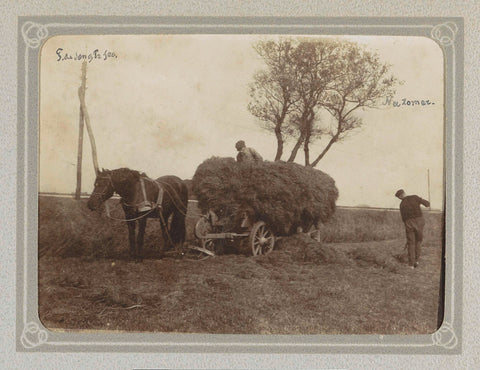 Hooiende boeren met paard en wagen, Folkert Idzes de Jong, c. 1905 - c. 1907 Canvas Print