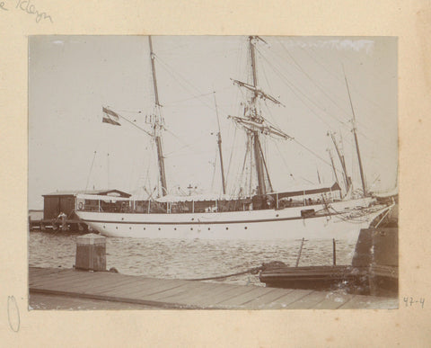 Ship on a quay, Hendrik Herman van den Berg, in or after 1890 - in or before 1894 Canvas Print