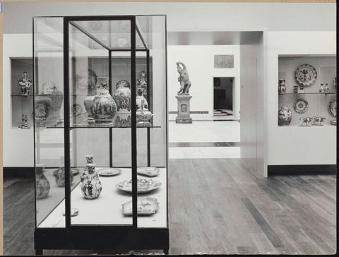 Room with Delftware in display cases and a passage with a view of an image, 1962 Canvas Print