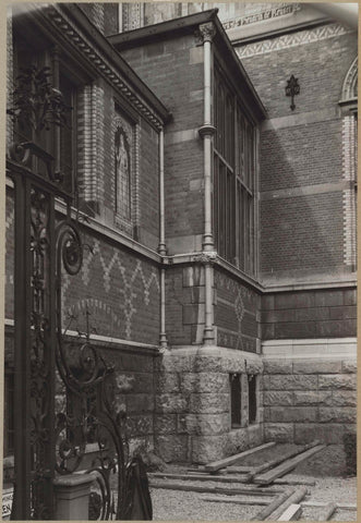 Corner of garden with planks on the floor and façade of room 134, c. 1947 - c. 1952 Canvas Print