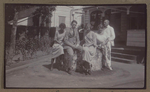 Company of two men and three women sitting by a well, presumably in Suriname, anonymous, 1923 Canvas Print