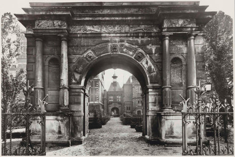 De Herenpoort met het Fragmentengebouw behind it., c. 1934 - c. 1966 Canvas Print