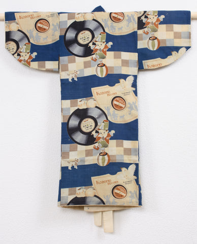 Boys miyamairi kimono with gramophone records, anonymous, 1920 - 1940 Canvas Print