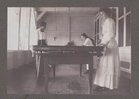 Three women playing billiards, anonymous, 1910 - 1914 Canvas Print