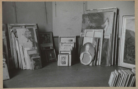 Evacuation of paintings in the Drucker extension in 1939, 1939 Canvas Print