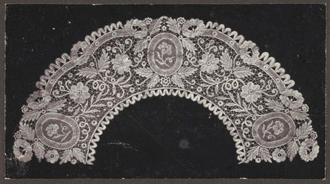 Photo of a collar or fan leaf of lace with three oval medallions in a floral pattern, anonymous, c. 1900 - c. 1924 Canvas Print