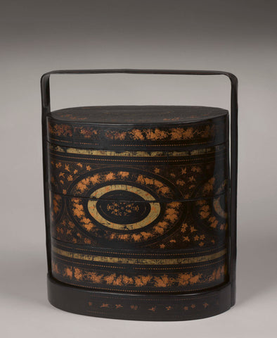 Stacking box with black lacquer and decorations in gold from the Van Braam Houckgeest collection, anonymous, 1795 Canvas Print