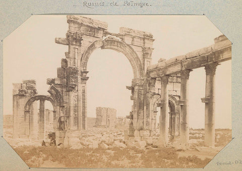 Remains of buildings including an arch in Palmyra (Syria), in the foreground left a photographer at work, anonymous, c. 1880 - c. 1900 Canvas Print