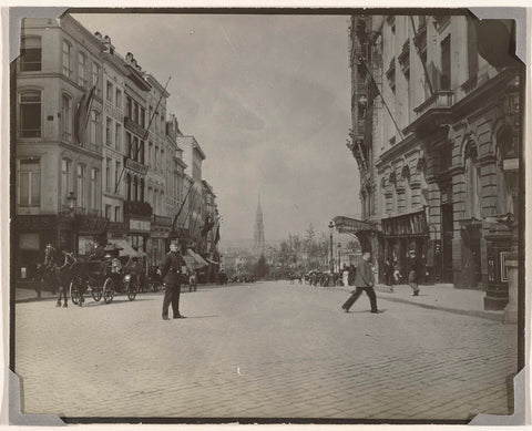 Rue Montagne de la Cour, Brussel, met rechts The Old England Building, anonymous, before 1899 Canvas Print