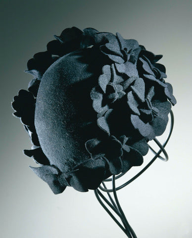 Hat with Flowers, De Prijslijst, in or before 1946 Canvas Print