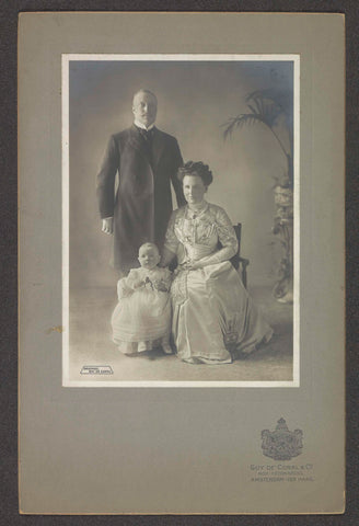 Studio portrait of Queen Wilhelmina, Prince Hendrik and Princess Juliana, Guy de Coral & Co., c. 1911 Canvas Print