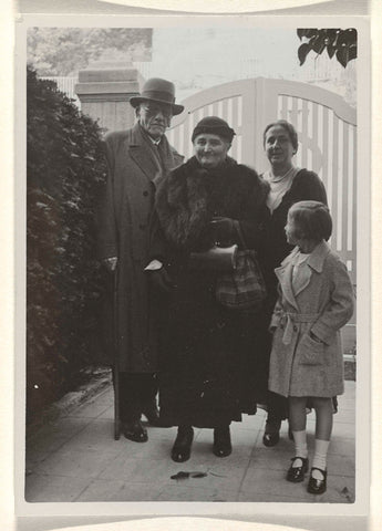 Meir Wachenheimer, Mathilde Wachenheimer Moos, Else Wachenheimer and Isabel Wachenheimer on golden wedding anniversary Meir and Mathilde, 22 October 1934, anonymous, 1934 Canvas Print