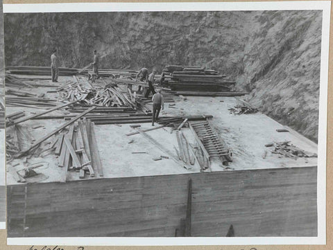 Work at air raid shelter B near Heemskerk, 1939 - 1941 Canvas Print