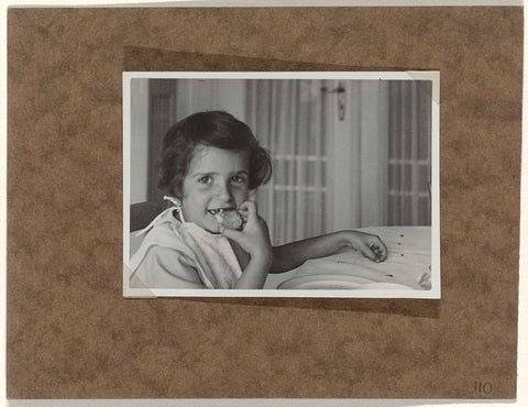 Isabel Wachenheimer eats a cookie in the Wachenheimer family home in Stuttgart, 1931-1937, anonymous, 1931 - 1937 Canvas Print