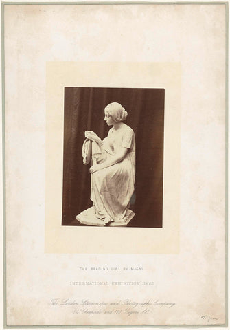 Sculptuur 'Reading Girl', door Pietro Magni, tentoongesteld op de International Exhibition in 1862, William England (attributed to), 1862 Canvas Print