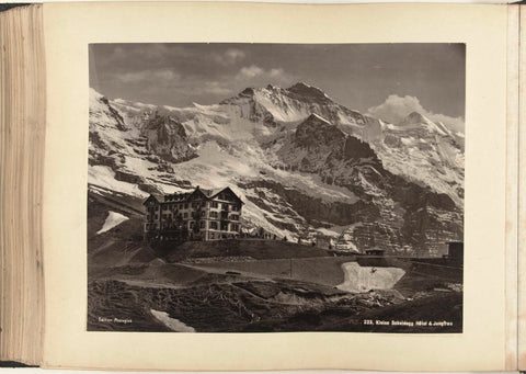 View of a hotel and the snowy peaks of the Jungfrau, Photoglob & Co., c. 1881 - c. 1900 Canvas Print