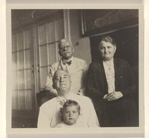 Meir Wachenheimer, Mathilde Wachenheimer-Wertheimer, Eugen Wachenheimer, Isabel Wachenheimer in kamer, 1 september 1929, anonymous, 1929 Canvas Print