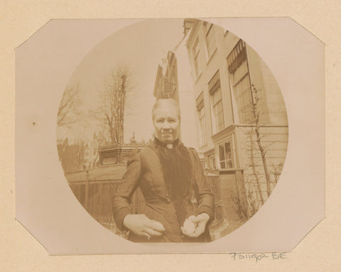 Portrait of Lucia Wilhelmina Piek-Jolles in the backyard of Herengracht 258, Amsterdam, Johanna Margaretha Piek (attributed to), 1889 - 1893 Canvas Print