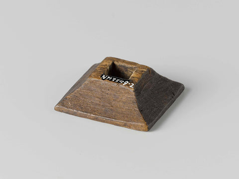 Slide of wood, square in shape with a square hole, anonymous, c. 1590 - c. 1596 Canvas Print