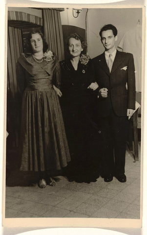 Isabel Wachenheimer and her second husband Karl-Heinz Arndtheim dressed with an unknown woman in fancy clothing during a festive occasion, 1949-1955, anonymous, 1949 - 1955 Canvas Print