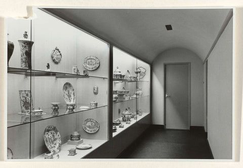 Room M256 with an arrangement of Delft earthenware in 1952, 1952 Canvas Print