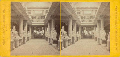 Zuilengalerij met beelden tijdens de Dublin International Exhibition van 1865, The London Stereoscopic and Photographic Company, c. 1865 - c. 1880 Canvas Print