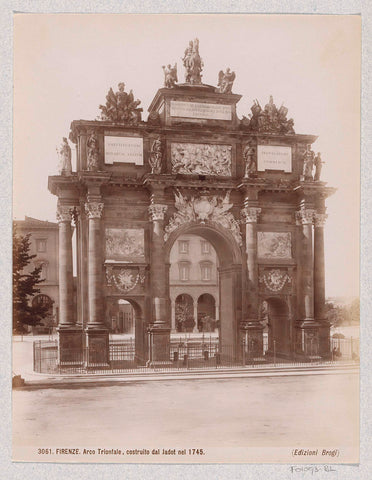 North side of the Triumphal Arch in front of the house of Lorraine in Florence, Brogi, c. 1870 - c. 1890 Canvas Print