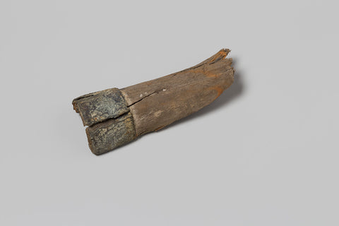 Fragment of a musket (stick band) from the wreck of the East Indiesman 't Vliegend Hart, who was killed in 1735, 1700 - 1735 Canvas Print