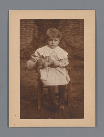 Portrait of a child on a chair with a doll, Johannes Diderik van der Waals (1873-1971) (attributed to), 1900 - 1920 Canvas Print