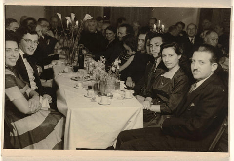 Table with festively dressed, unknown people, 1945-1955, anonymous, 1945 - 1955 Canvas Print