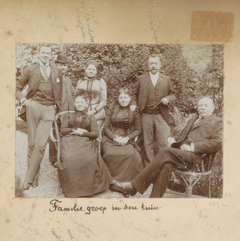 Family group in the garden, Hendrik Herman van den Berg, in or after 1890 - in or before 1894 Canvas Print