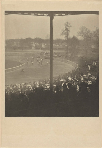 On the racecourse, Alfred Stieglitz, 1904 Canvas Print