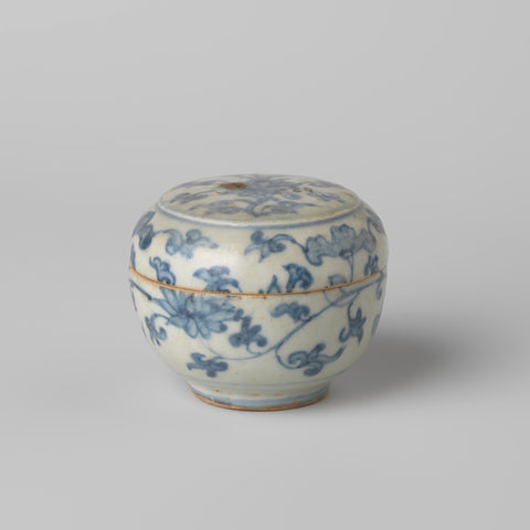 Round box with lotus scrolls, anonymous, c. 1500 - c. 1599 Canvas Print