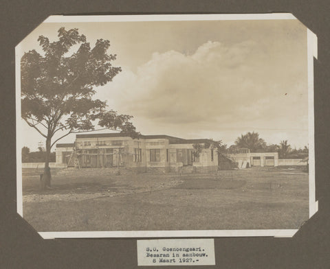 S.O. Goenoengsari. Besaran under construction. 8 March 1927., anonymous, 1927 Canvas Print