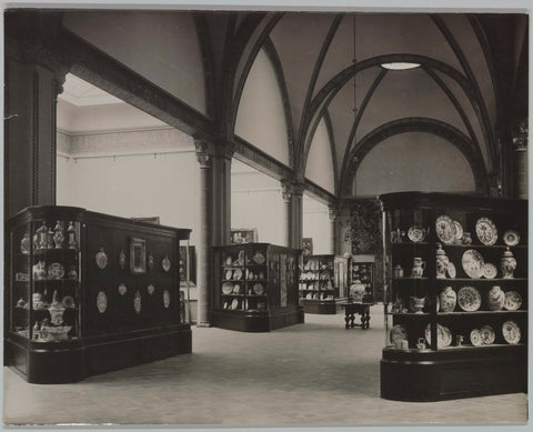 Exhibition of the Loudon collection in the Gallery of Honour around 1926, 1926 - 1930 Canvas Print