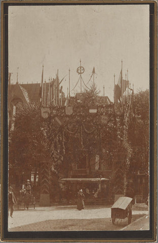 Decorations in Leeuwarden (?) on the occasion of the inauguration of Queen Wilhelmina, 1898, anonymous, 1898 Canvas Print