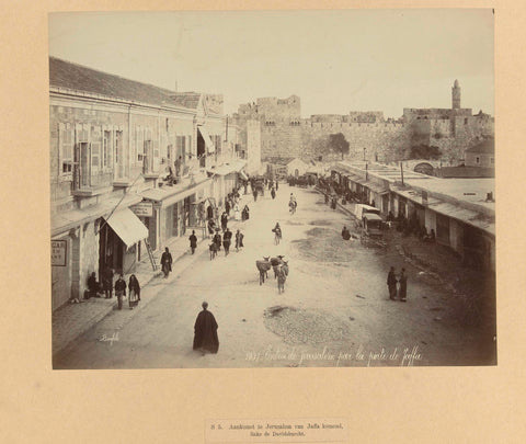 Street view in Jerusalem at the Davidsburcht, Bonfils, c. 1895 - c. 1915 Canvas Print