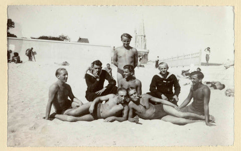 Sailors on the beach of La Rochelle, anonymous, 1940 - 1943 Canvas Print