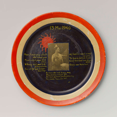 Plate with portrait of Queen Wilhelmina (13 May 1940) and text (by 'W.'), anonymous, 1940 Canvas Print