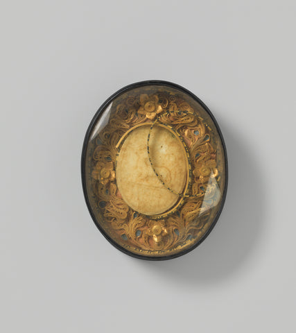 Medallion (ivory?) in box, decorated with gold filigree, anonymous, c. 1400 - c. 1950 Canvas Print