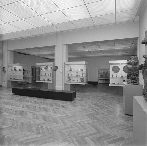 Room with sculptures and small objects in display cases, 1983 Canvas Print