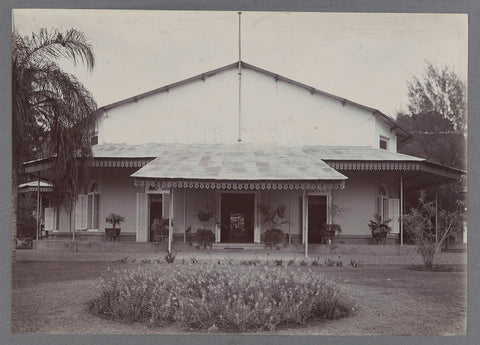 Front of a building, anonymous, c. 1900 - 1919 Canvas Print