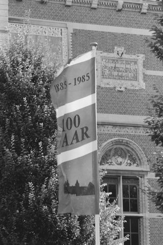 Flag with the Rijksmuseum logo and the text 1885-1985 100 years, 1985 Canvas Print