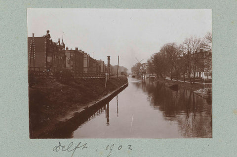 Cityscape with canal, Frits Freerks Fountain Fz. (attributed to), 1902 Canvas Print