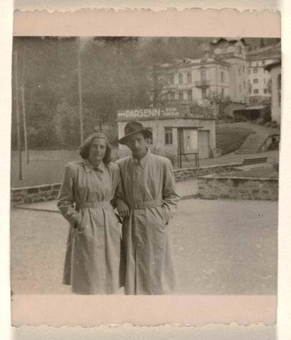 Leo Blumensohn and Isabel Wachenheimer in long coats, standing in front of Parssen and white buildings, Davos 1946, anonymous, 1945 - 1949 Canvas Print