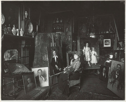 De schilderes Thérèse Schwartze in haar atelier, Prinsengracht 1021, Amsterdam, Sigmund Löw (attributed to), 1903 Canvas Print