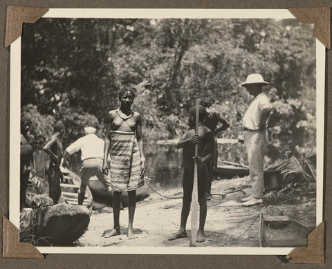 Dorpelingen in Suriname, anonymous, 1925 - 1927 Canvas Print